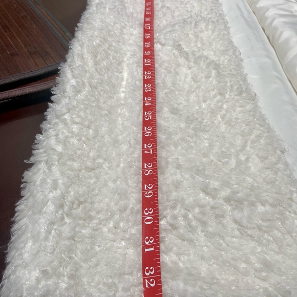 Faux fur vest - Picture 3 of 9